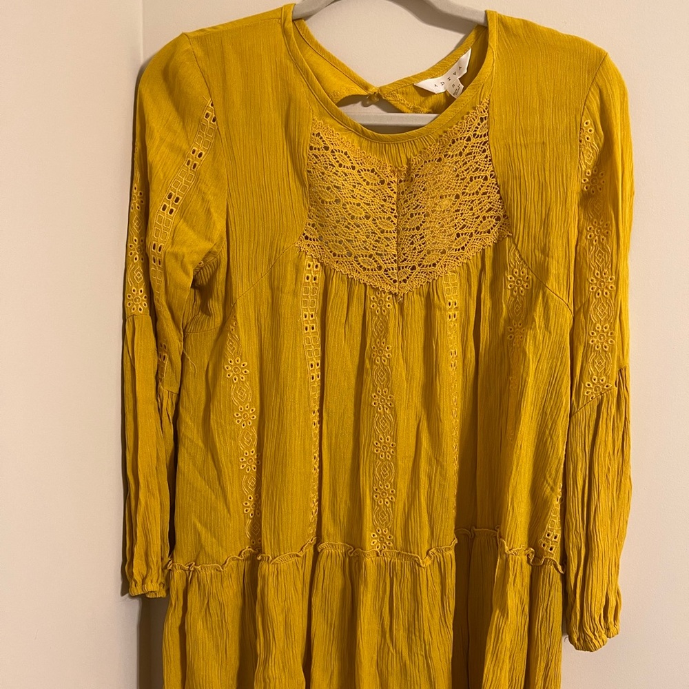 NWT Adiva Yellow Embroidered crew neck tiered top with tiered long sleeves Sz S